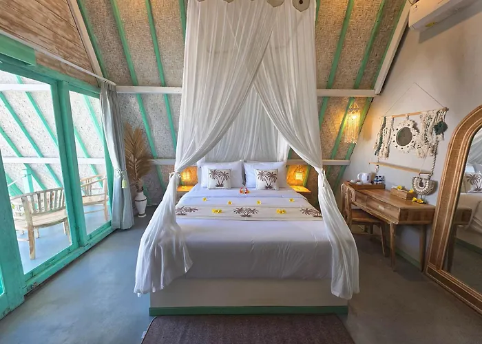 Secret Triangle Hotel *